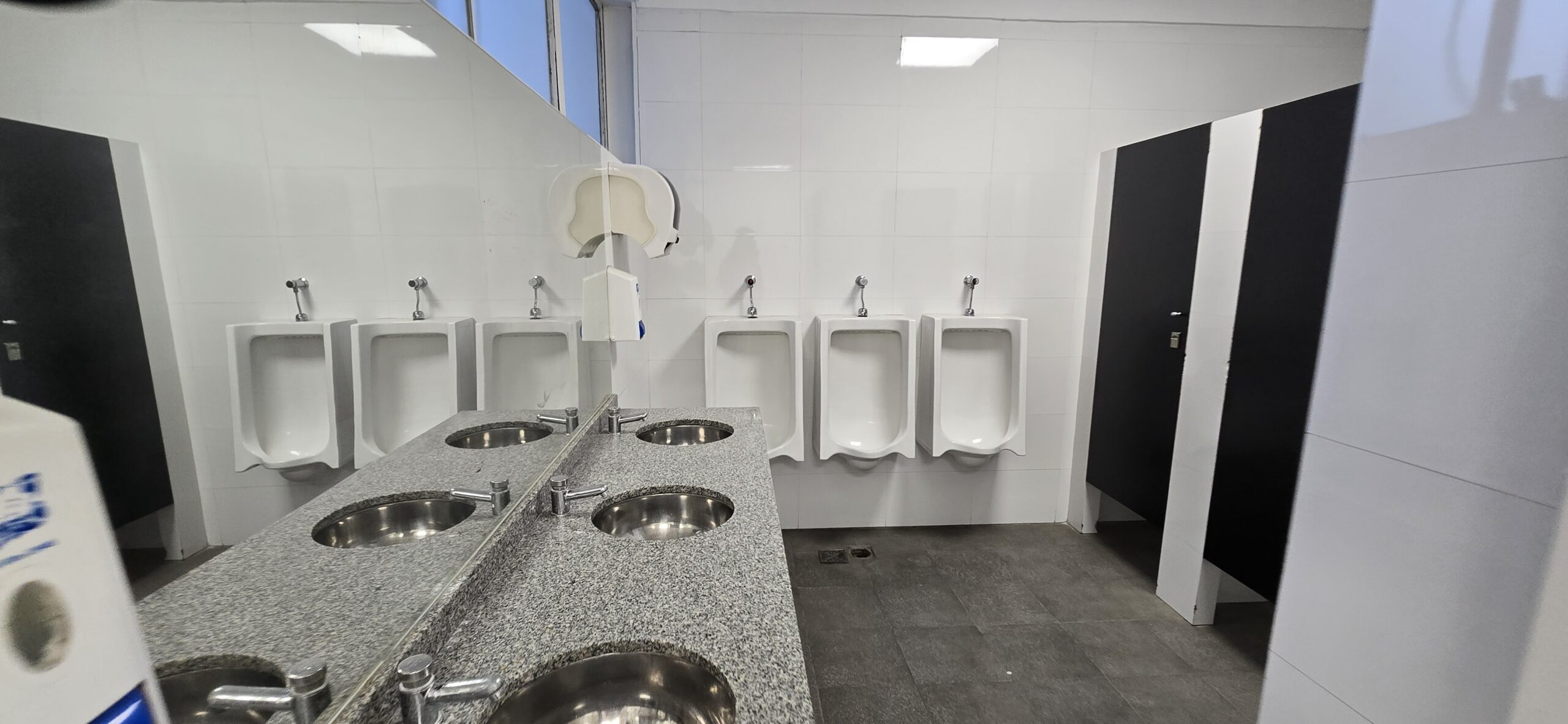 Baño Caballeros Piso 2